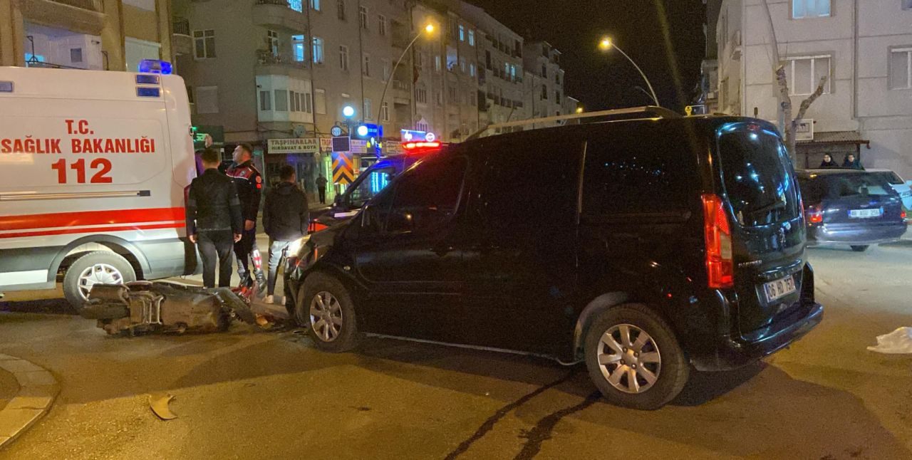 Motosiklet ticari araç ile çarpıştı, sürücüsü yaralandı