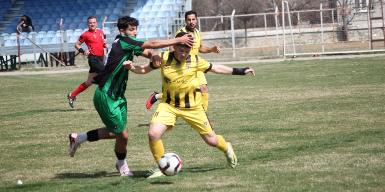 Sarayönüspor'un yeni transferler boy gösterdi