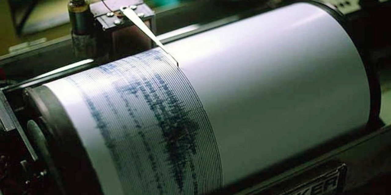 Van sarsıldı: Art arda iki deprem korkuttu