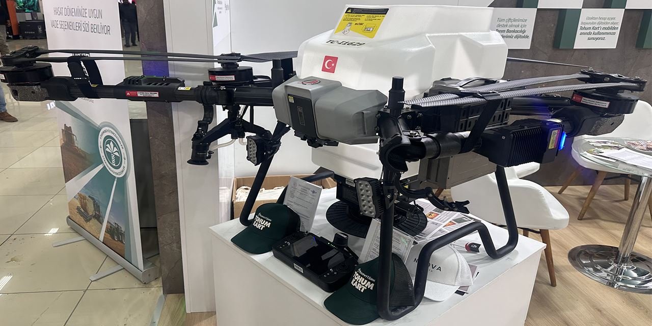 Bu dron,10 dakikada 40 bin metrekare alanı ilaçlıyor