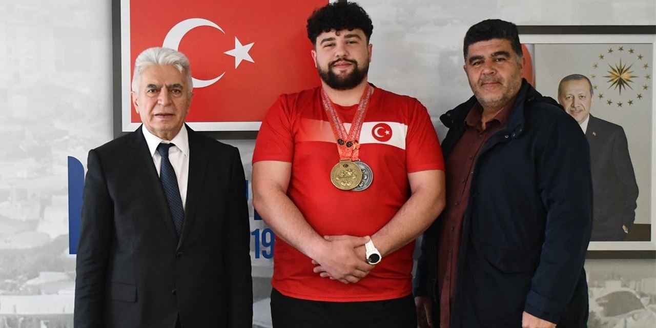 Türkiye şampiyonu Hüyüklü milli sporcu ödüllerle taçlandırıldı