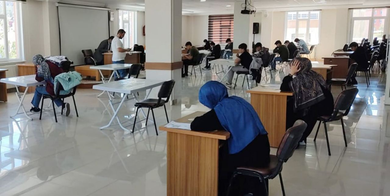 2 bin 754 öğrenci umre için yarıştı