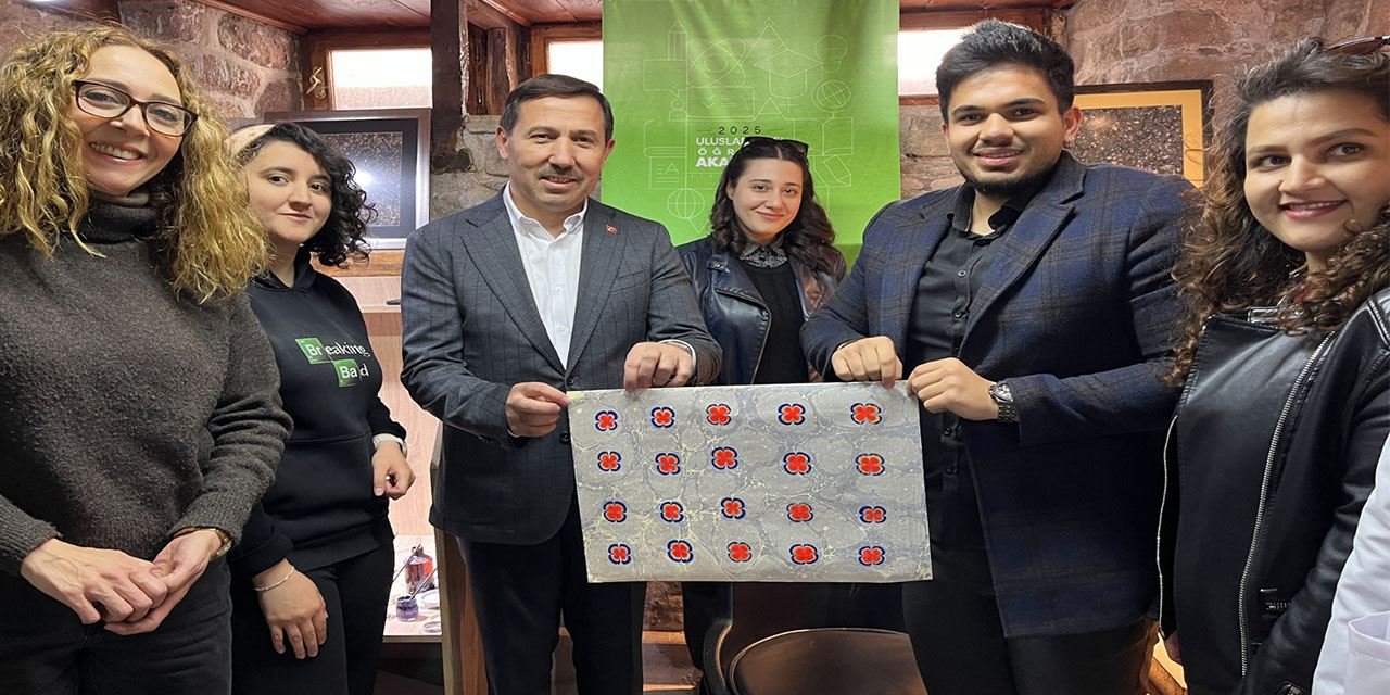 Karatay Sanat Merkezi'nde yabancı öğrencilere 'Türk-İslam Sanatları' dersi