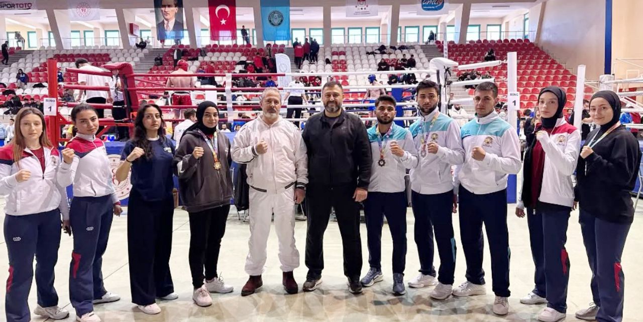 Kick Boksçular şampiyonadan 4 madalya ile döndüler