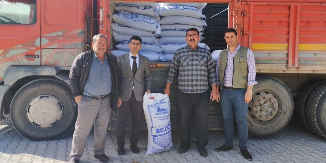 Sarayönü’nde üreticilere yeşil mercimek tohumu dağıtıldı