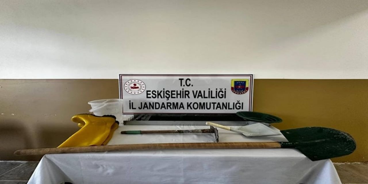 Eskişehir’de kaçak kazı yapan şahıs suçüstü yakalandı