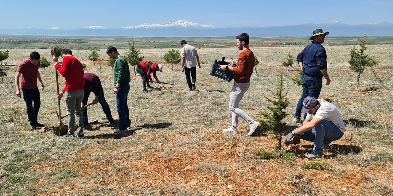 Hüyük’te şehitler için dikilen her fidan bir dua oldu