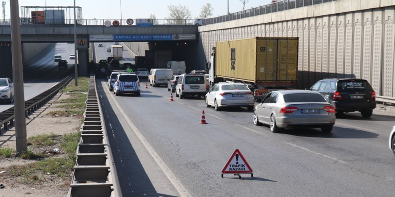 Polisin kimlik sorması üzerine kaçan şahıs, alt geçitten yola atladı