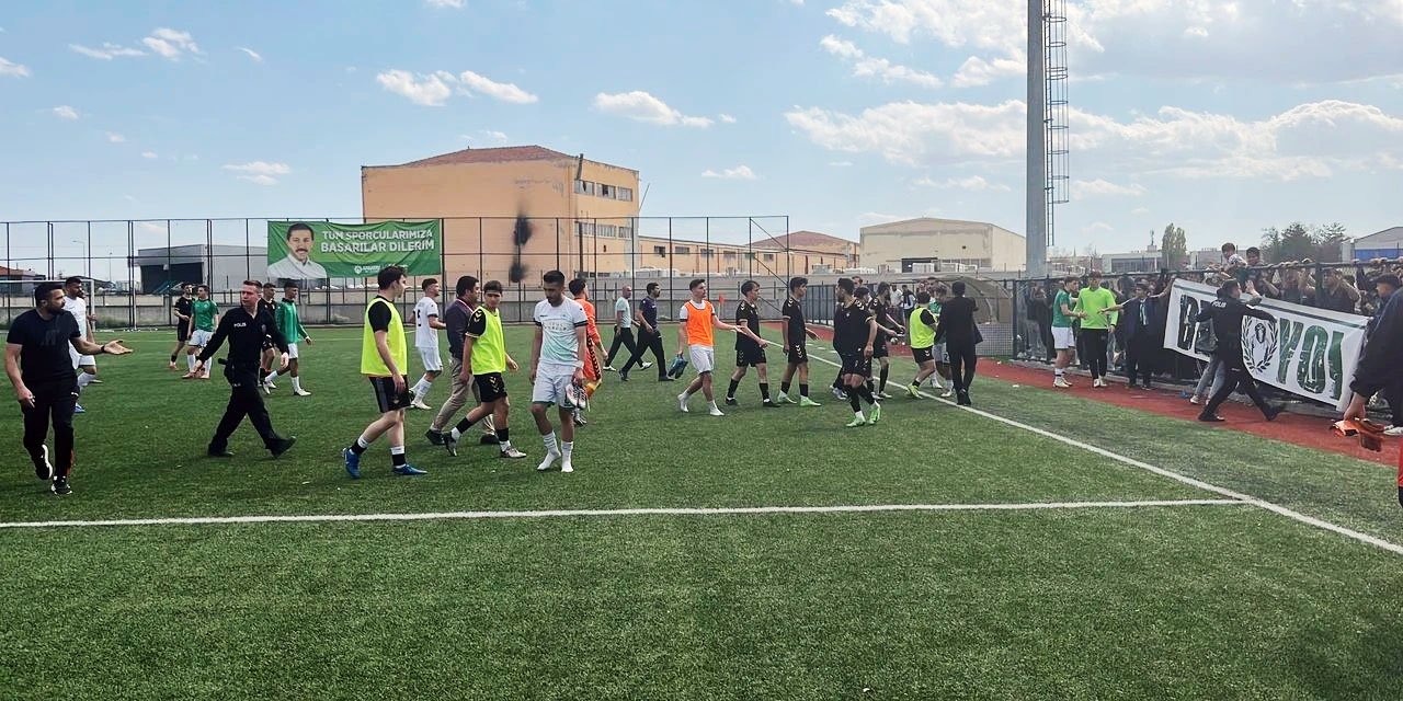 Konya’da yeşil sahada şiddet: Bir futbolcu ile antrenör yaralandı