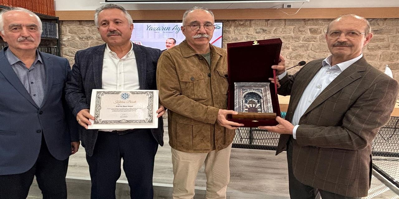 ‘Devlet ile İnsan Arasında Yönetim Ahlakı’ konferansı TYB Konya şubesi’nde yapıldı