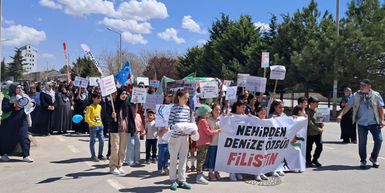 Sarayönü’nde Gazze’ye destek yürüyüşü düzenlendi