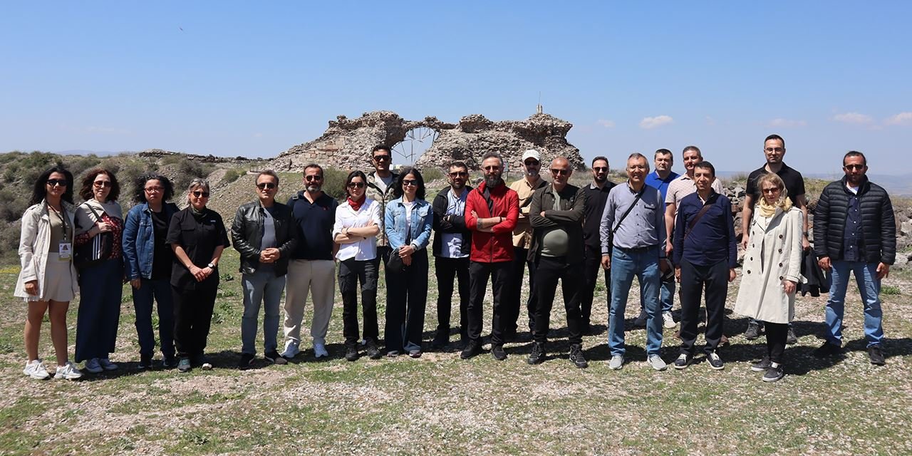 Tarih öğretmenleri, Osmanlı mirası Karacahisar Kalesi'ni keşfetti