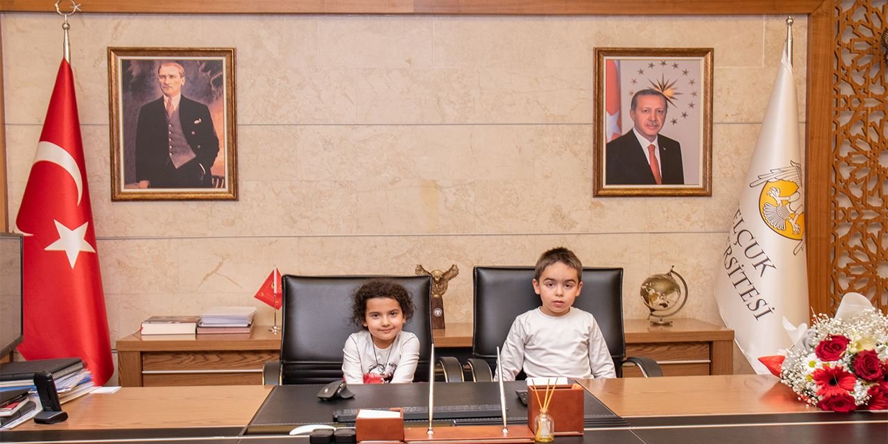 Rektör Yılmaz, koltuğunu çocuklara devretti