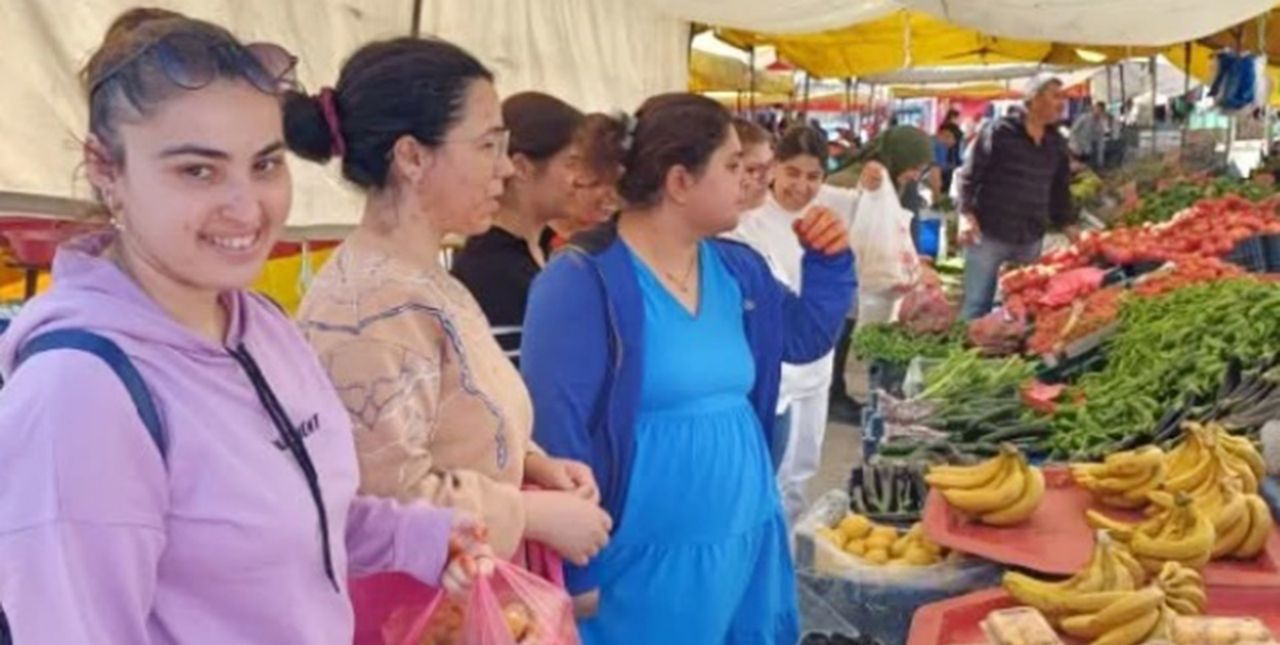 Özel çocuklar pazarda alışveriş yaptı