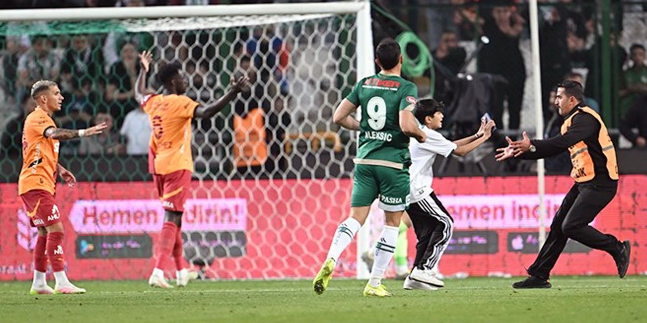 Konya’daki kupa maçında gergin anlar! Sahaya demir atıldı