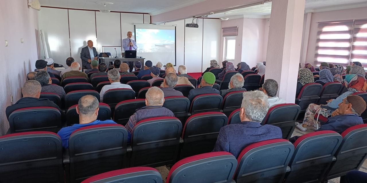 Beyşehir’de hacı adaylarına yoğun ilgi gören seminer