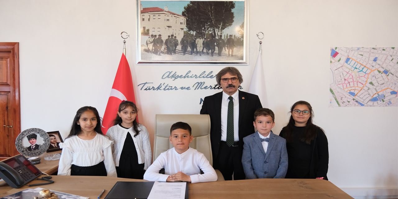23 Nisan’da koltuk değişti Akşehir'in minik başkanı Alperen oldu