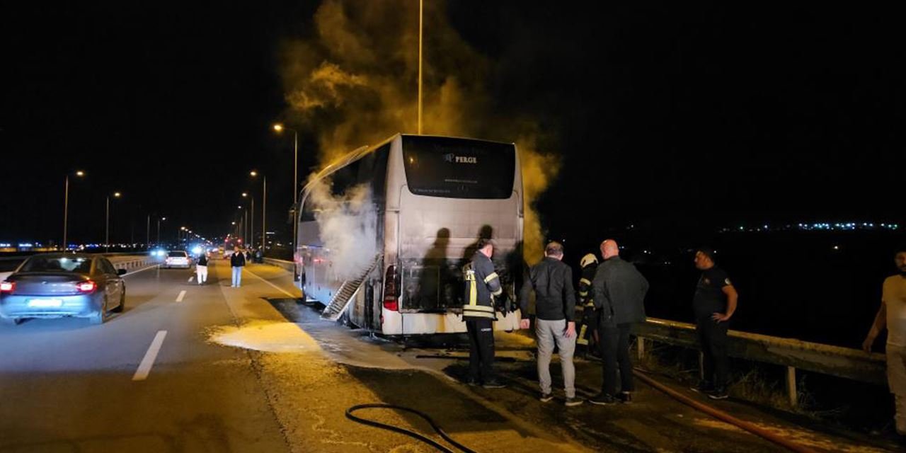Alevler turist otobüsünü sardı yolcular son anda kurtuldu