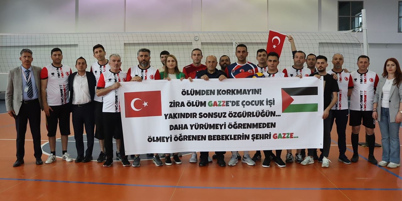 Sağlıkçılardan Filistinli çocuklara anlamlı mesaj