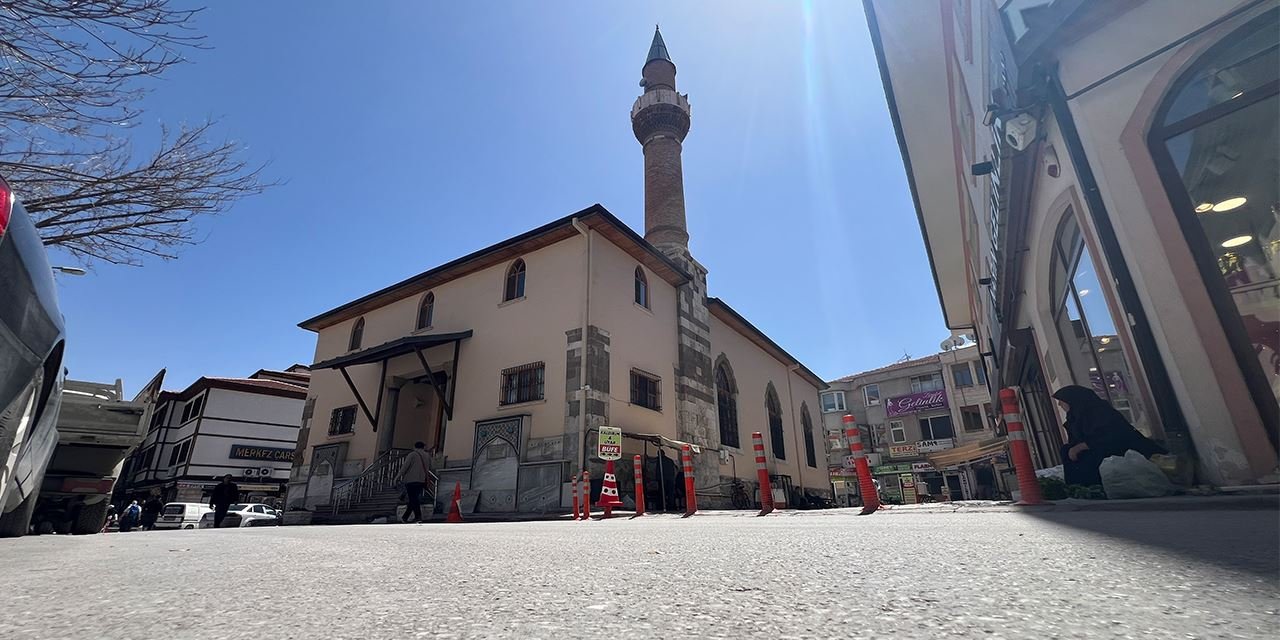 616 yıldır güneşle namaz vakitlerini gösteriyor