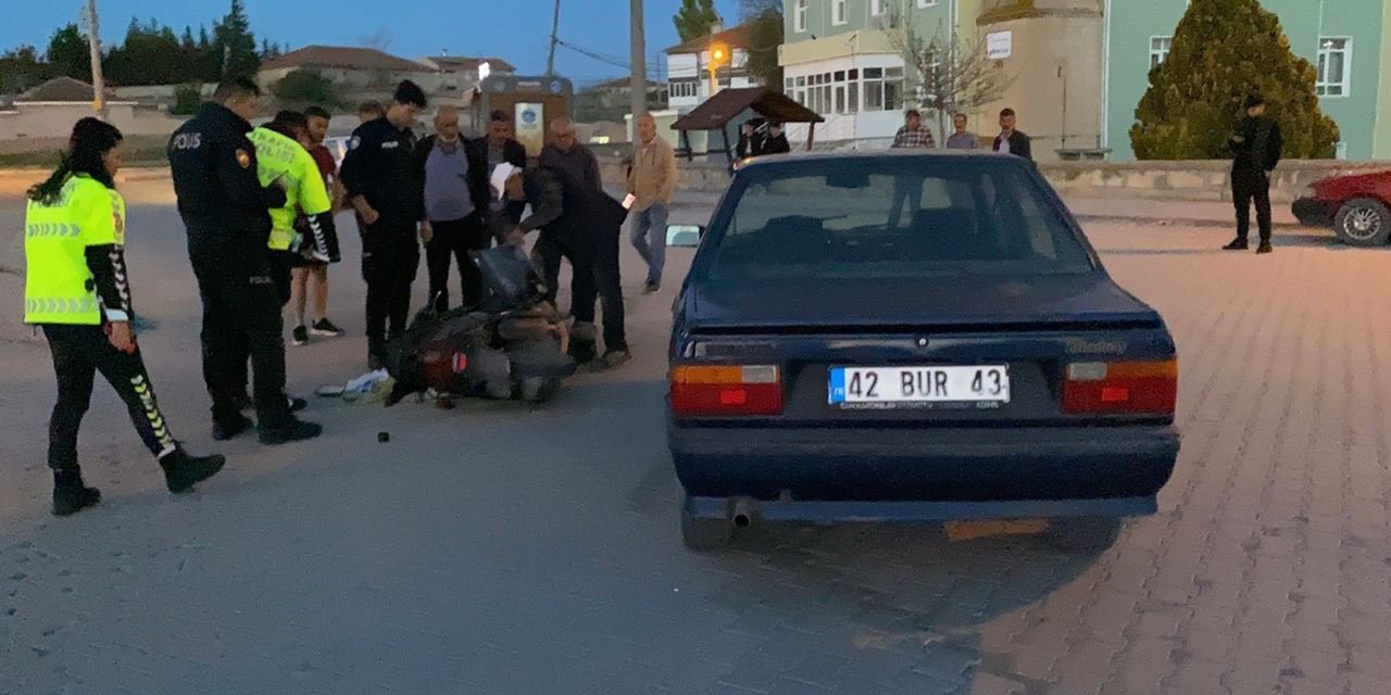Kavşakta kaza: Motosiklet sürücüsü hastaneye kaldırıldı