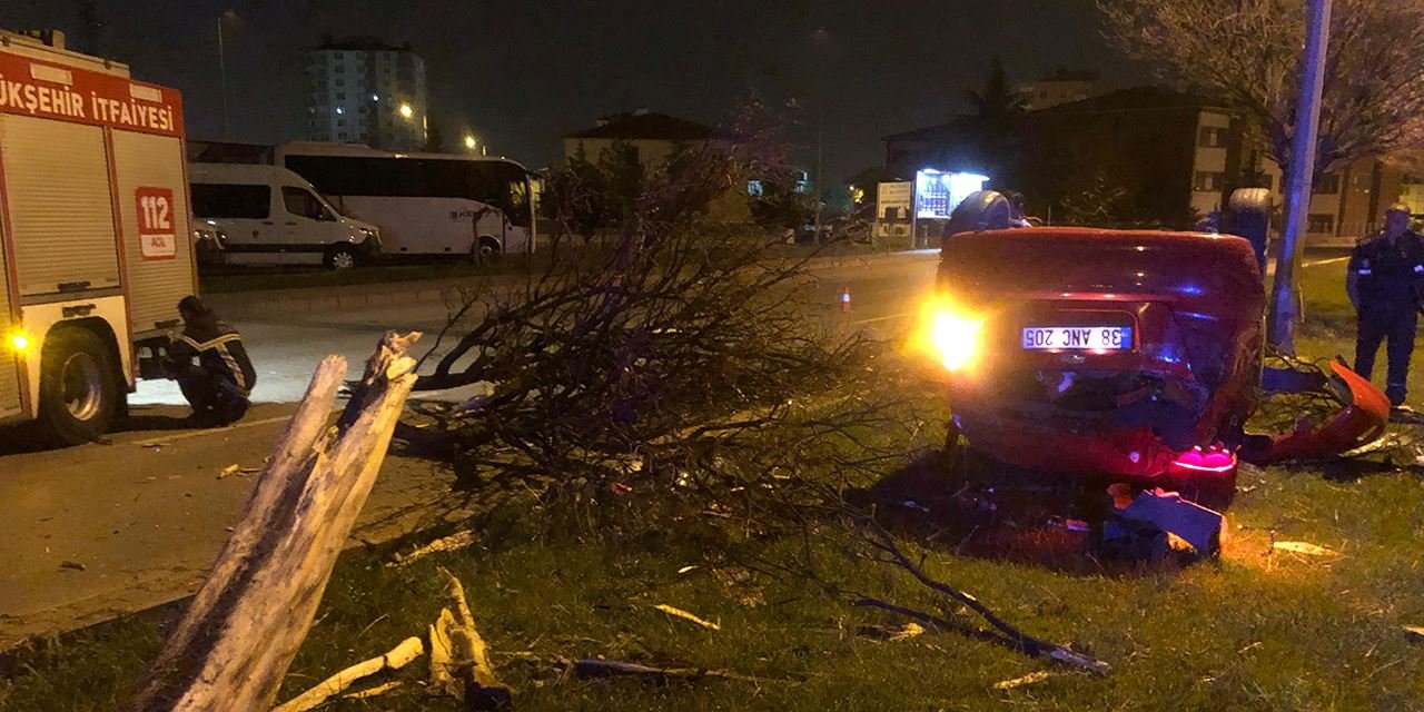Kayseri’de feci kaza: Otomobil ters döndü, 2 kişi yaralandı