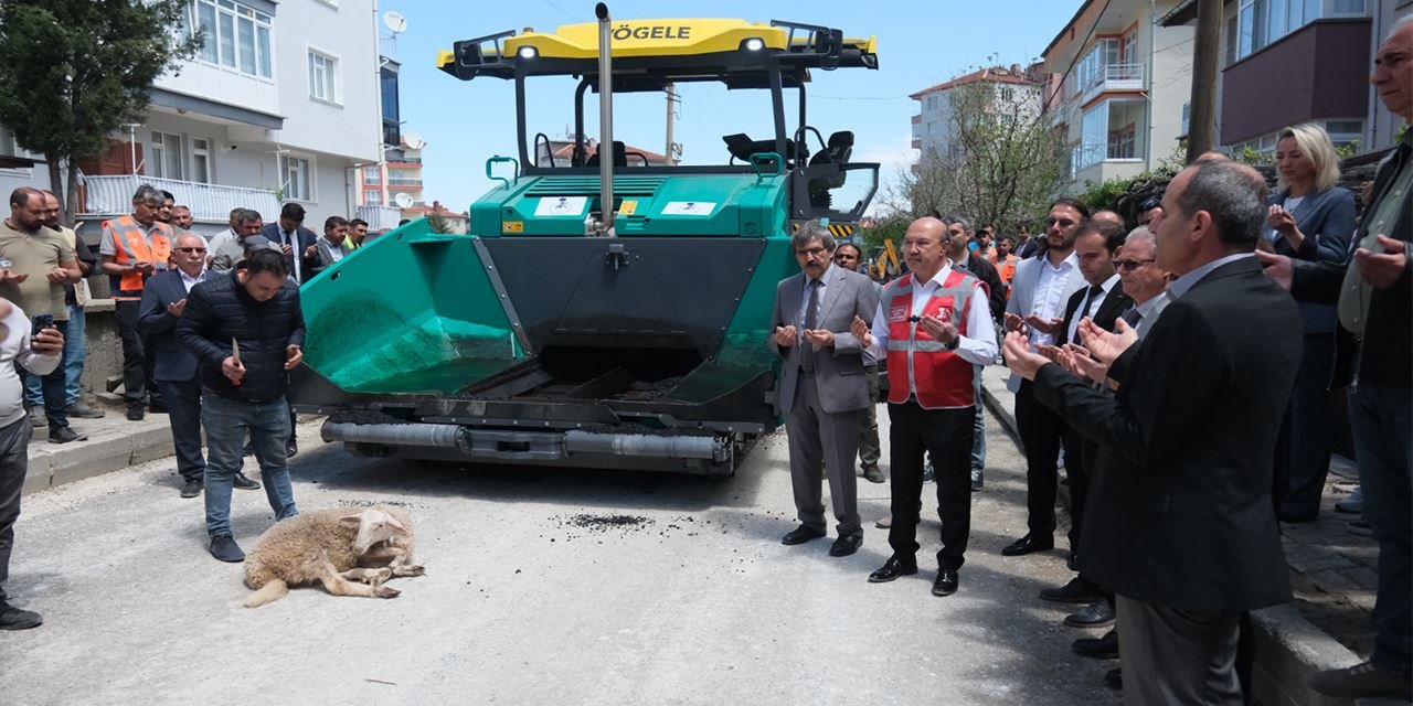 Akşehir’de 20 yıl sonra bir ilk: Sıcak asfalt seferberliği başladı