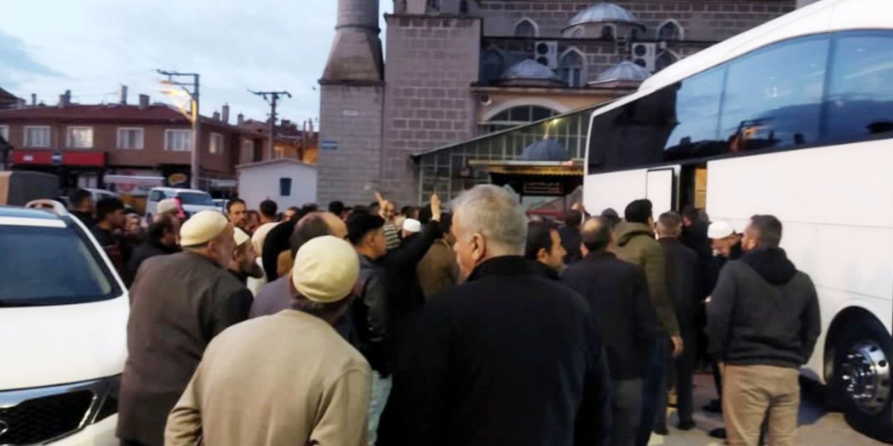 Ladik'ten 2. Hac kafilesi dualarla kutsal topraklara uğurlandı