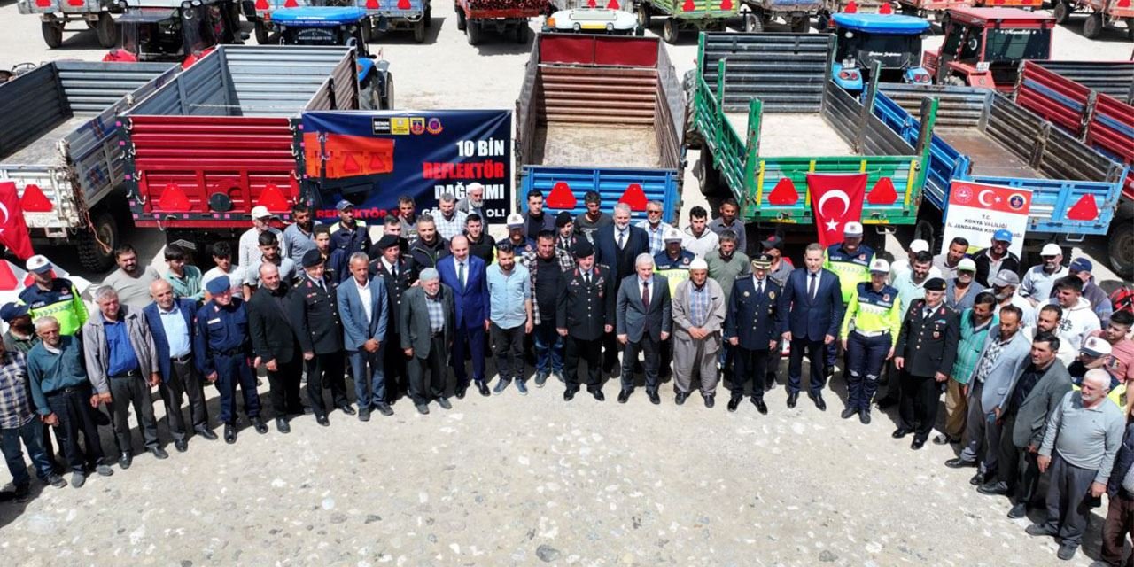 Konya’da “Reflektör Tak, Görünür Ol” projesiyle 10 bin reflektör dağıtılıyor
