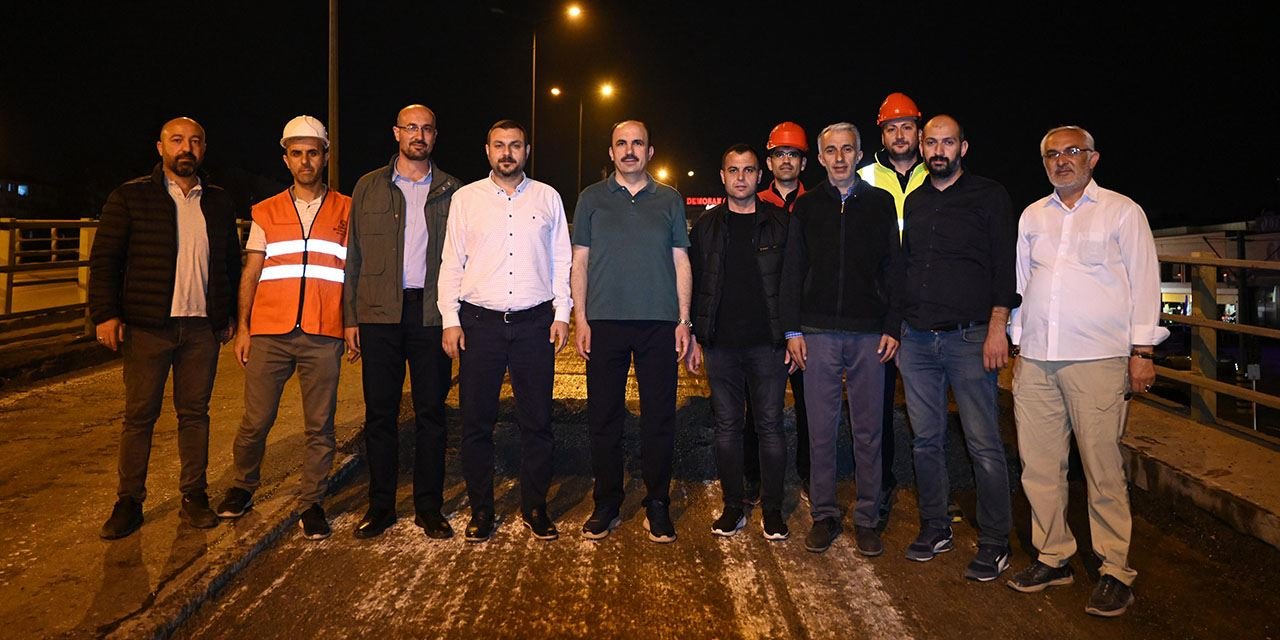 Başkan Altay, gece yapılan asfalt çalışmalarını yerinde inceledi