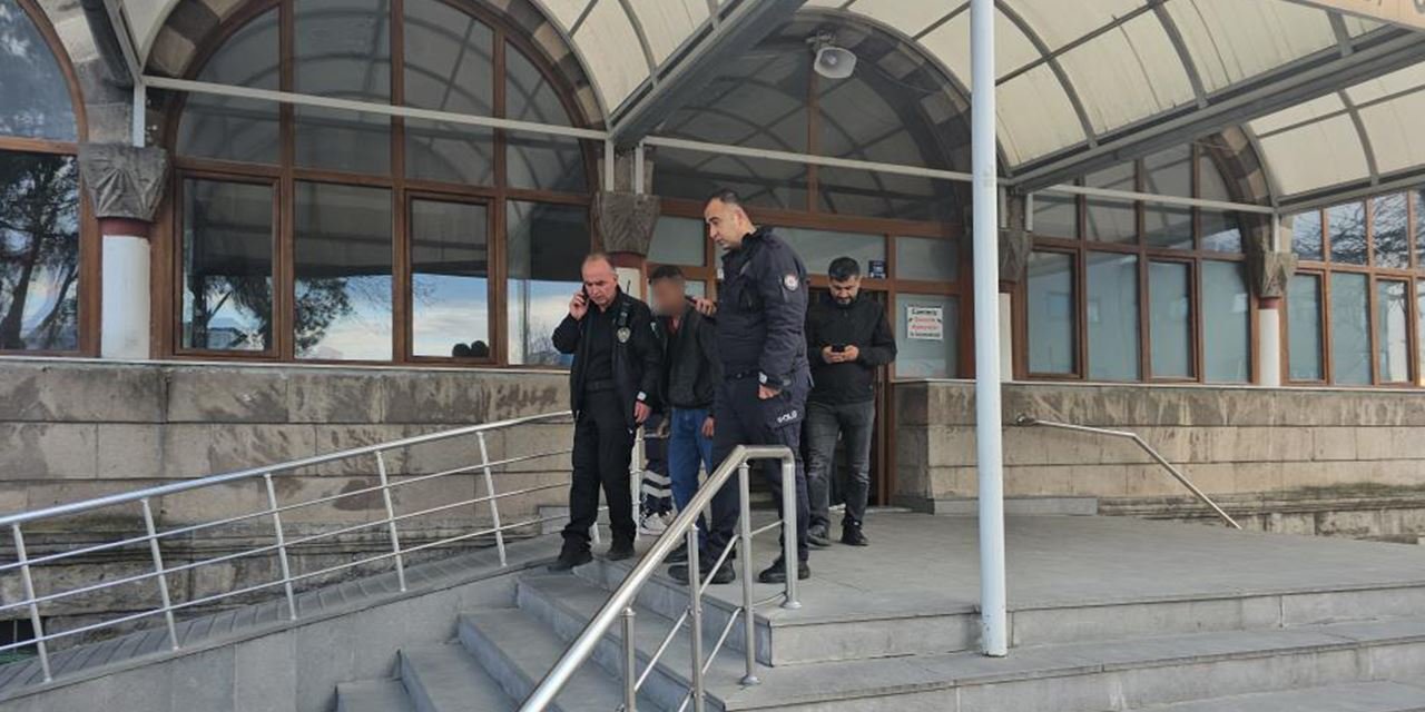 Minarede can pazarı: Polis ikna etti