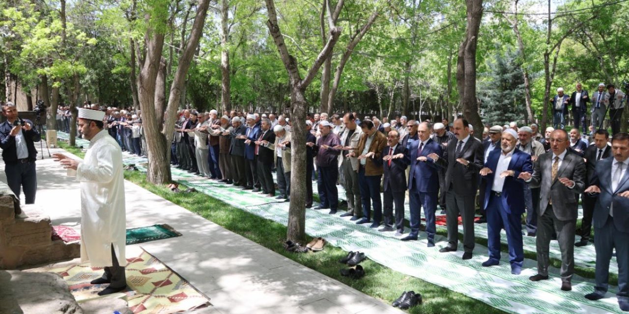 Konya’da bugün eller yağmur için duaya açılacak