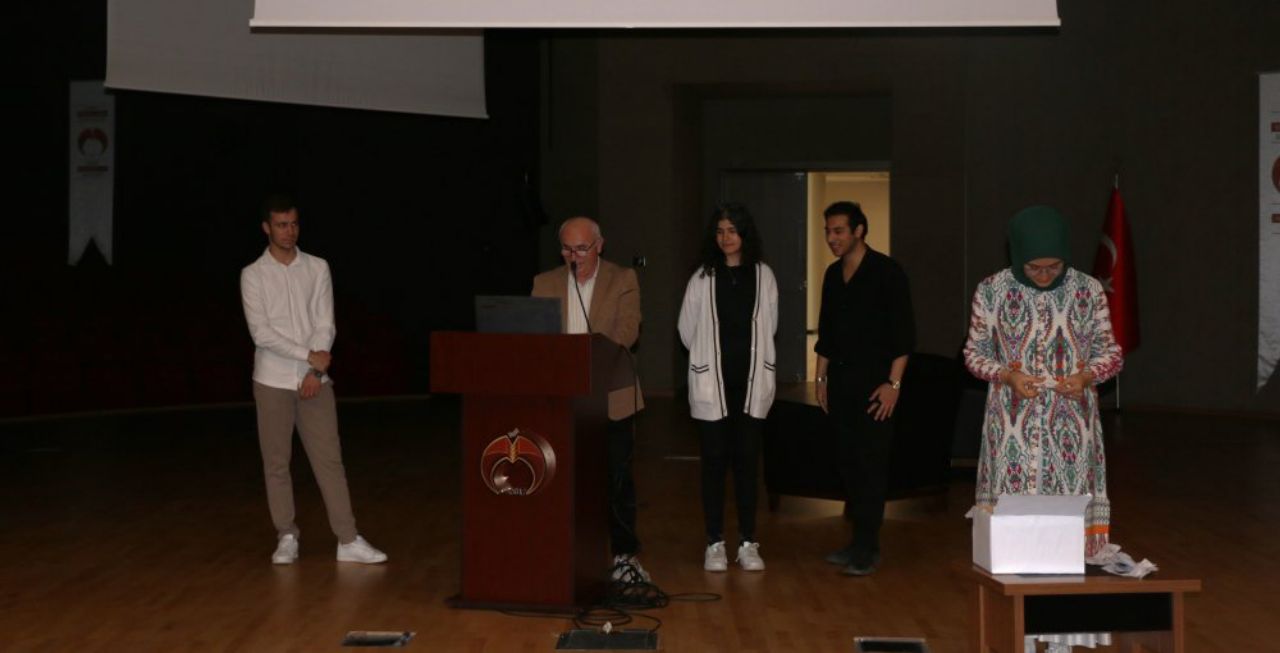 Öğrencilerle daha iyi iletişim kurmak için seçim yaptılar