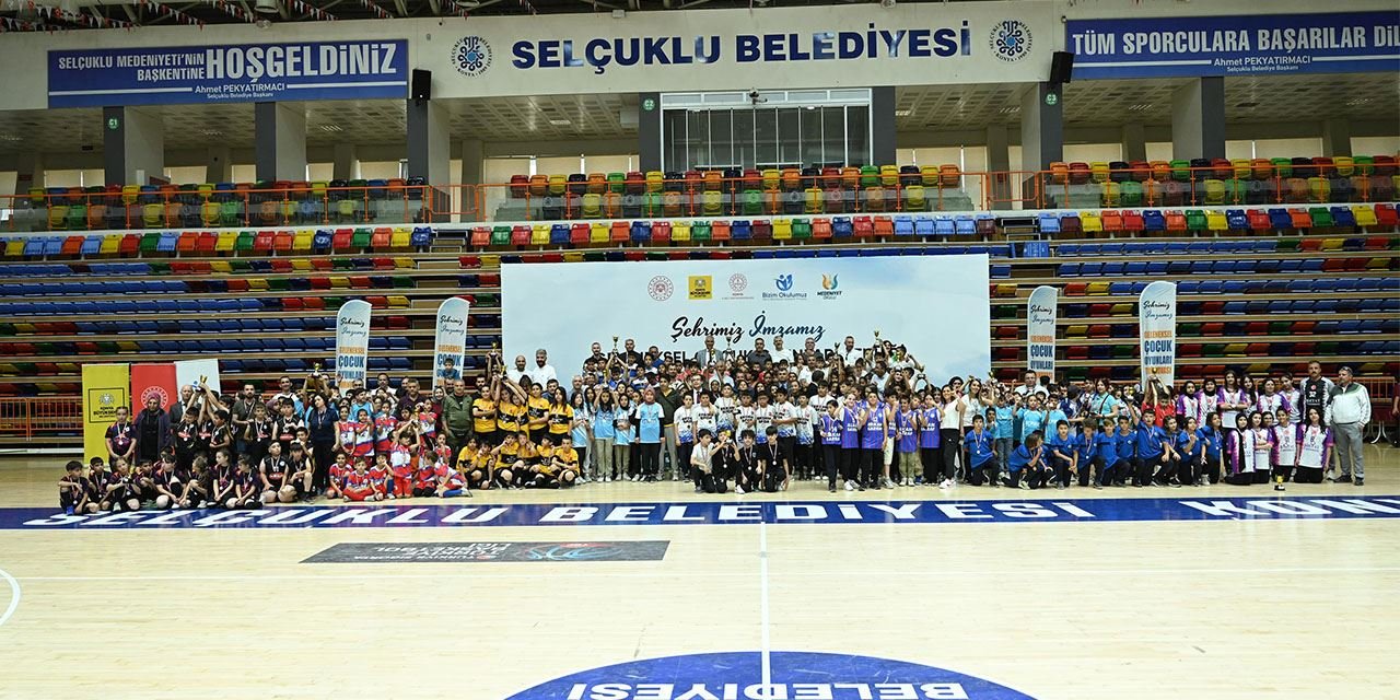 Geleneksel çocuk oyunları finalinde şampiyonlar ödüllerini aldı