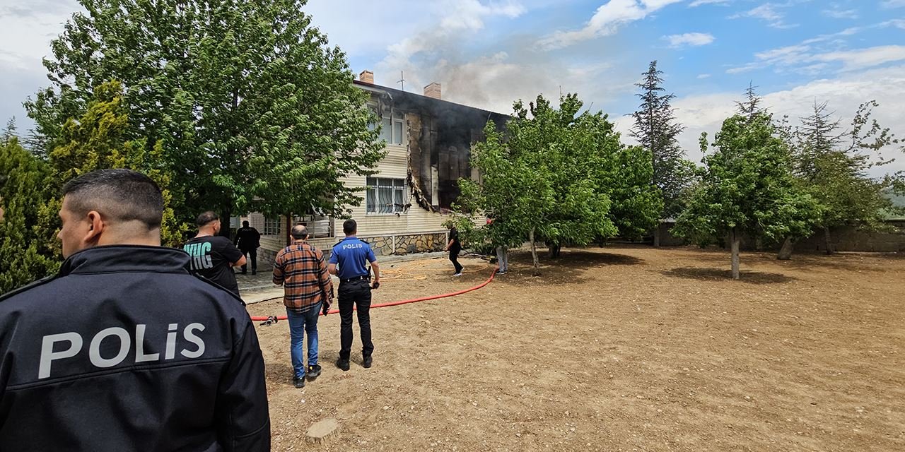 Gurbetçiye ait evde yangın paniği: Kiracılar son anda kurtuldu