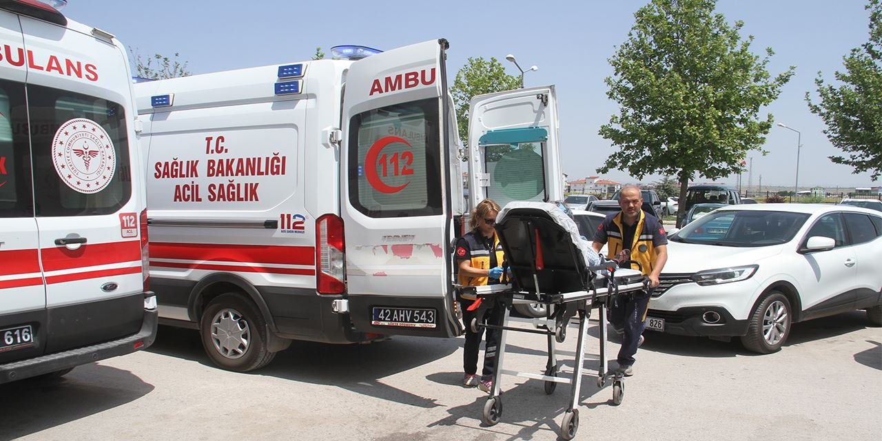 Otomobil arazide devrildi: 4 kişi yaralandı