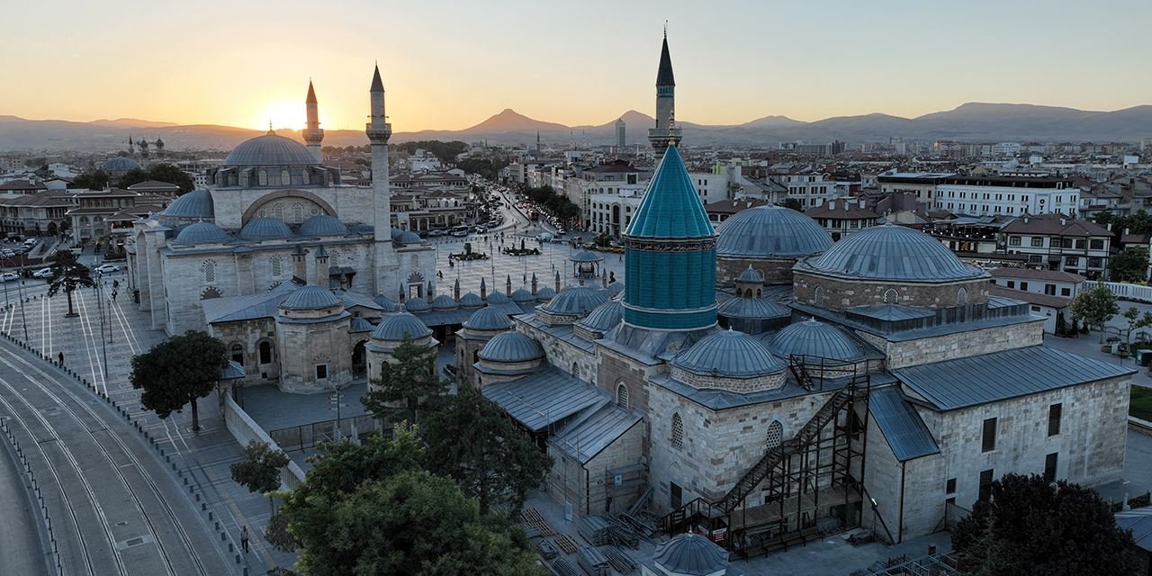 Mevlana Müzesi bayramda ziyaretçi akınına uğradı