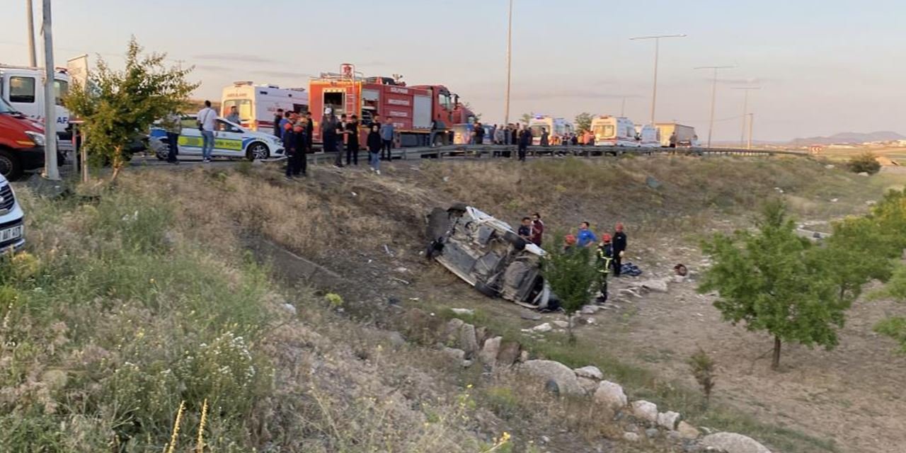 Aksaray’da iki otomobil çarpıştı, 8 kişi yaralandı