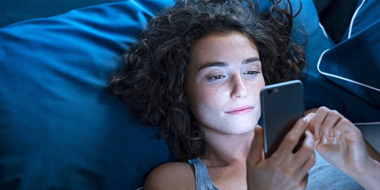 Dikkat! Gece telefona uzun süre bakmak ölümcül olabilir
