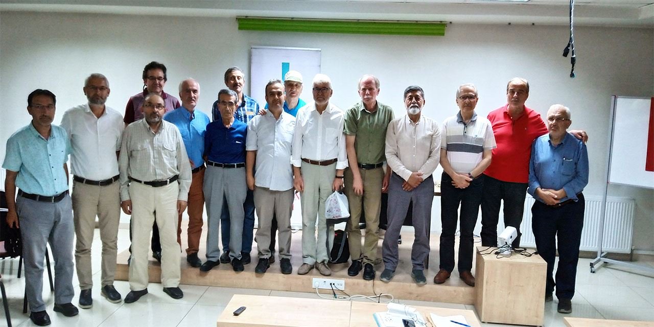 Kürt hareketlerinin geçmişi konferansta ele alındı