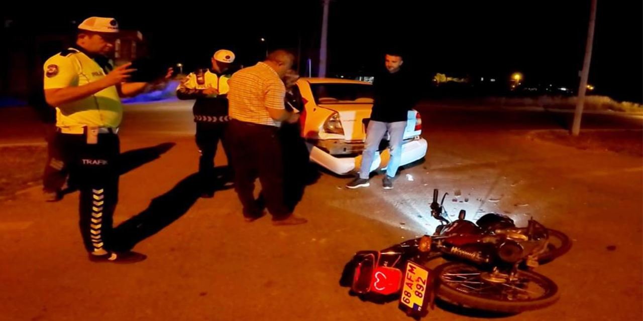 Motosiklet otomobile çarptı: 20 yaşındaki sürücü ağır yaralandı