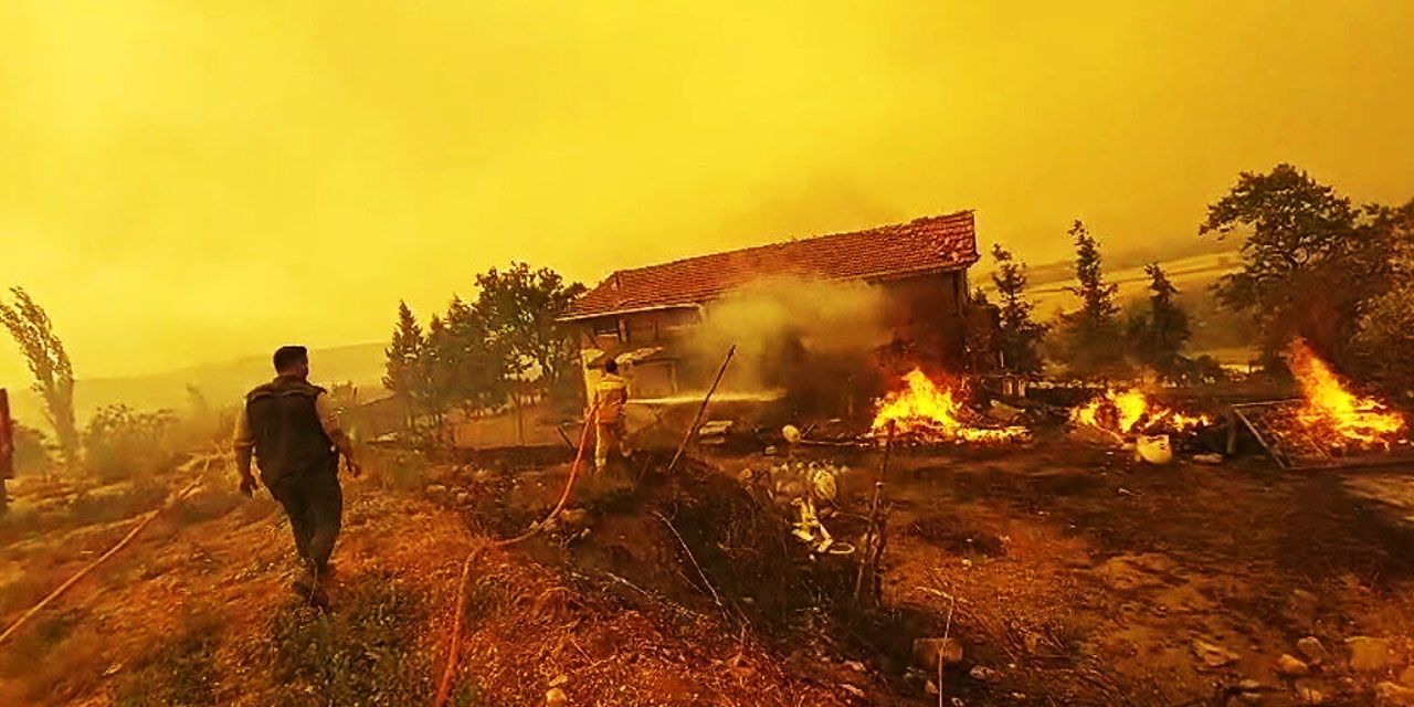 Orman yangınları sönmüyor: Bilecik’te bir köy yok oldu!