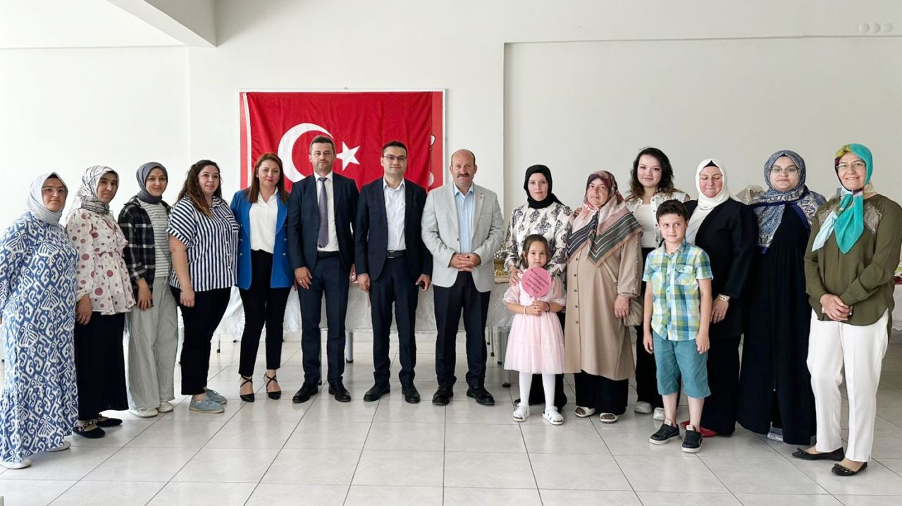 Sarayönü’nde “Aile” temalı el sanatları sergisi açıldı