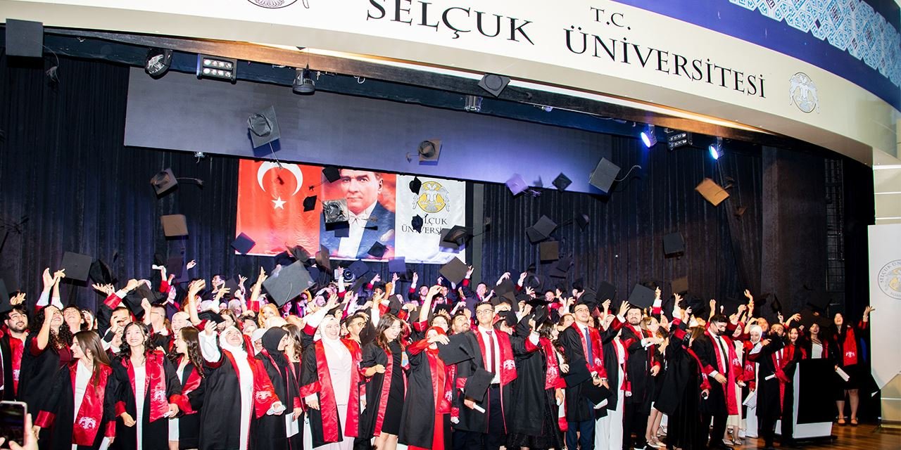 Selçuk Tıp’ta mezuniyet gururu