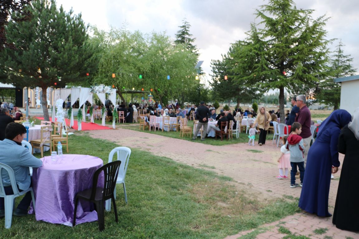 Düğün sezonu esnafı hareketlendirdi