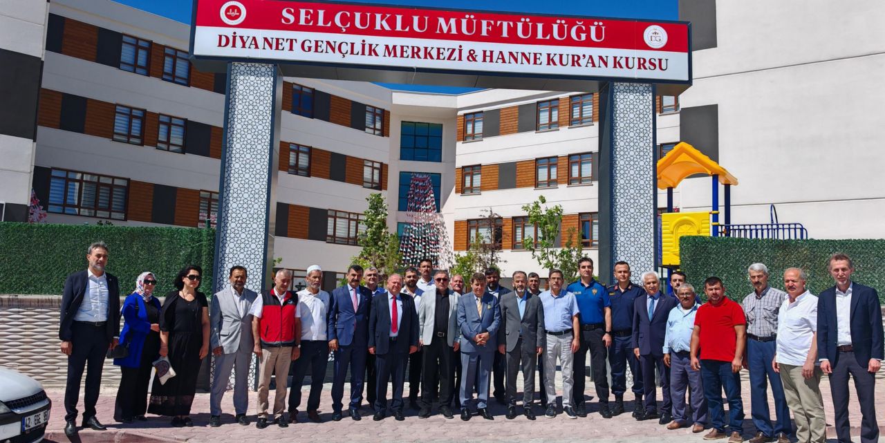 Yeni yapılan Diyanet Merkezinde toplandılar