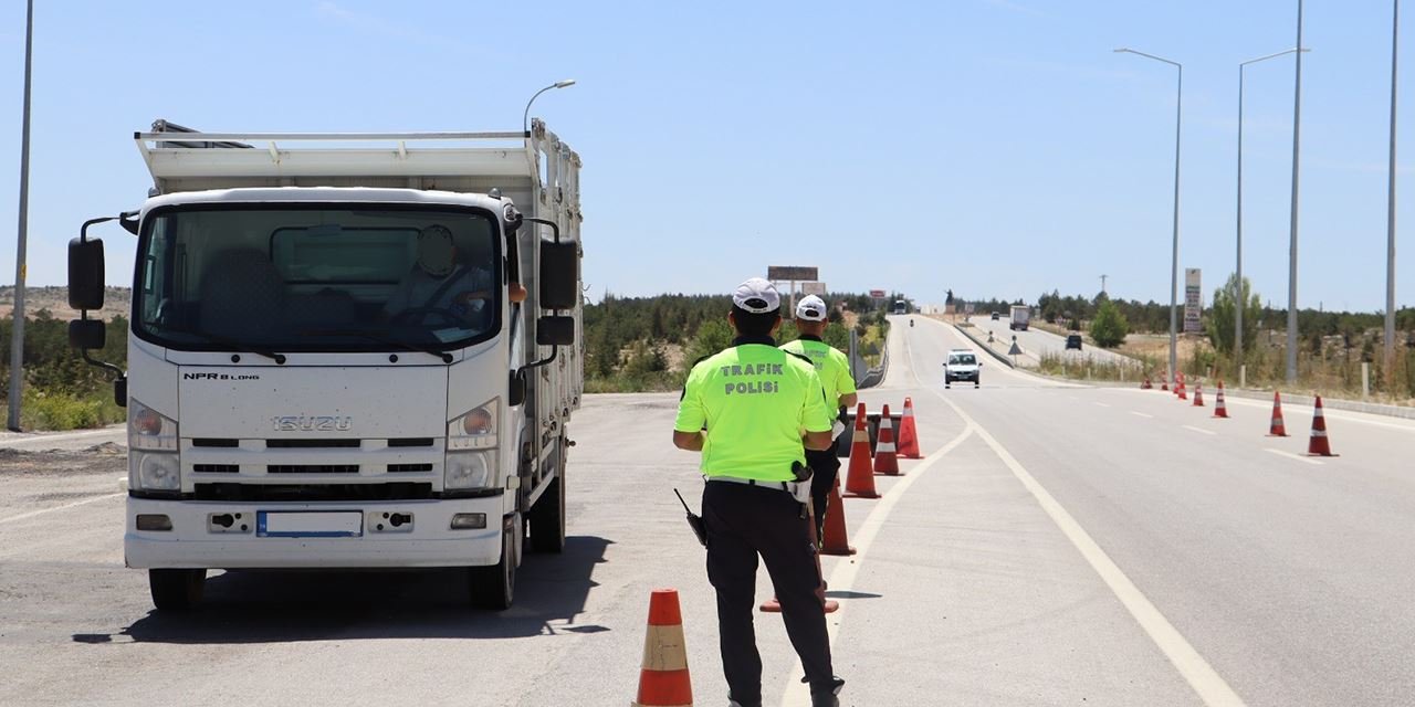 Karaman’da ruhsatsız silah ve uyuşturucu operasyonu: 10 kişi tutuklandı