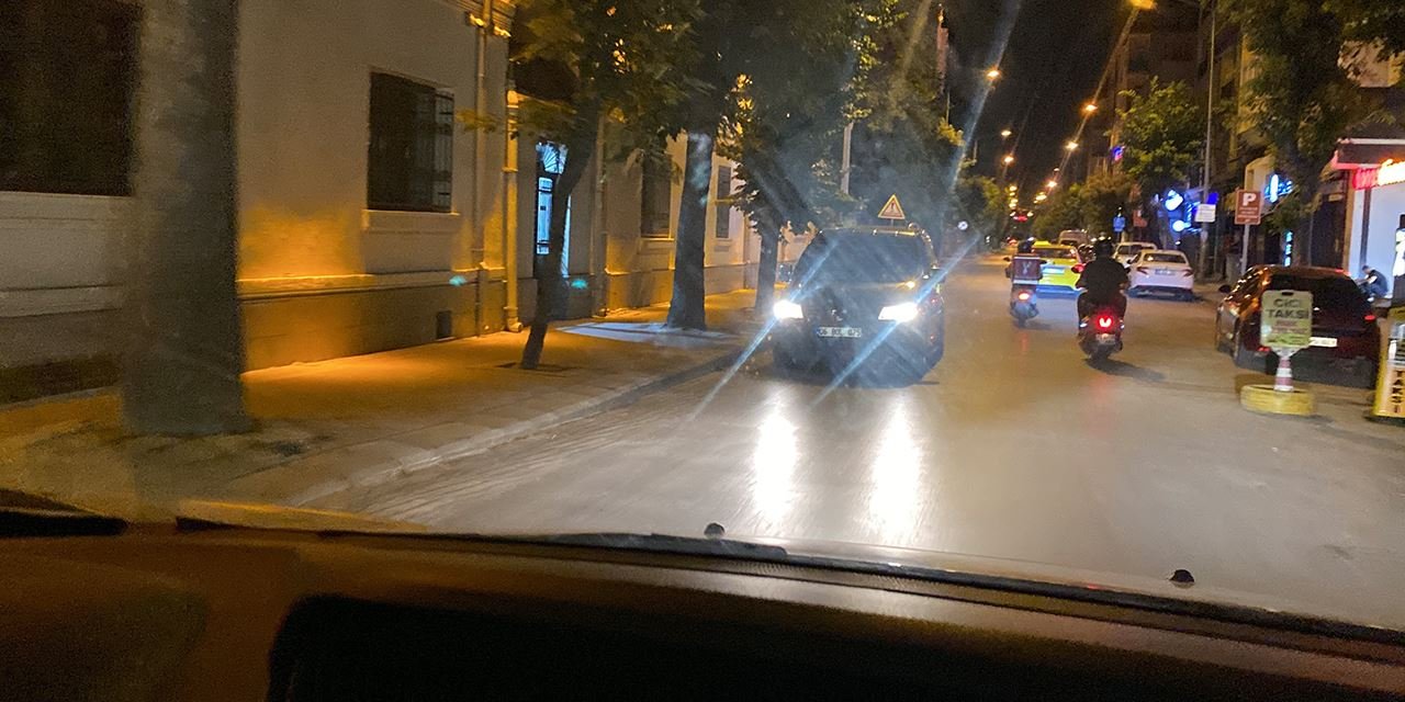 Ters yönde giden araç trafiği alt üst etti