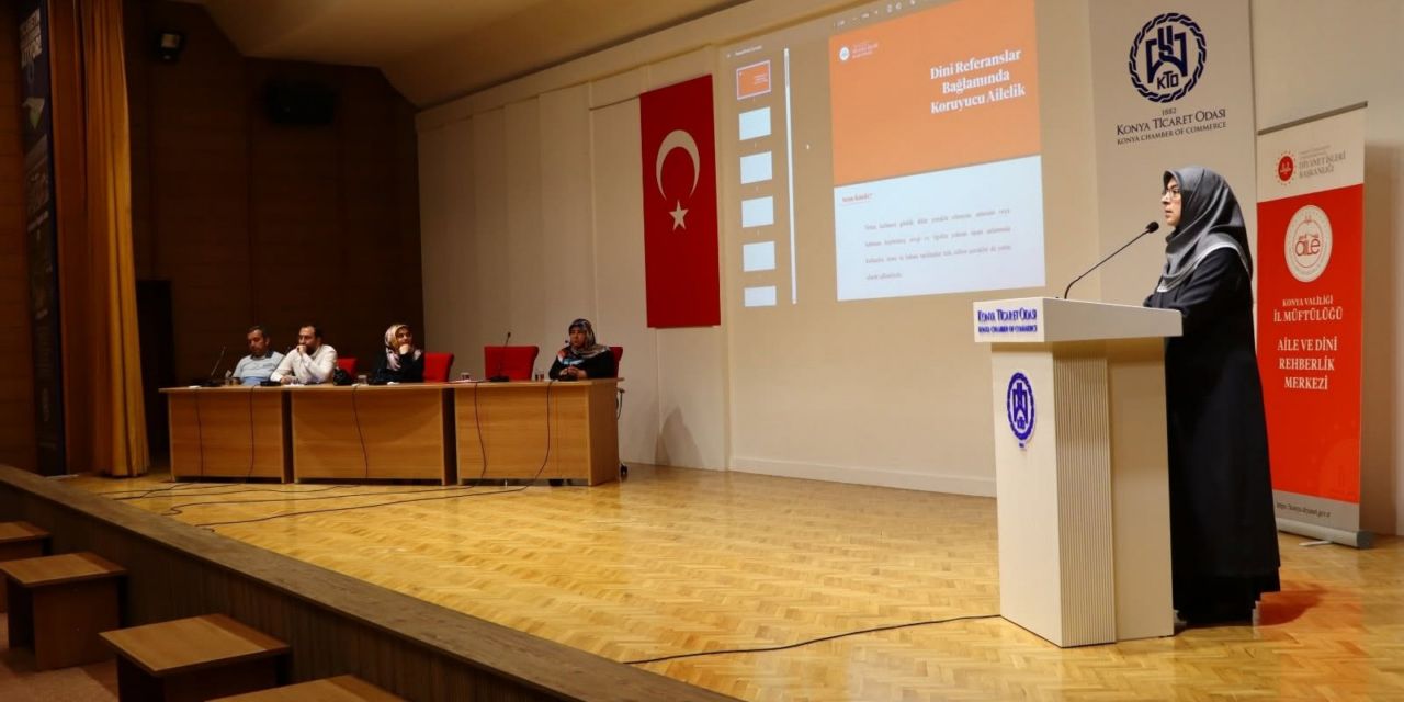 Yetimleri konu alan panel düzenlendi