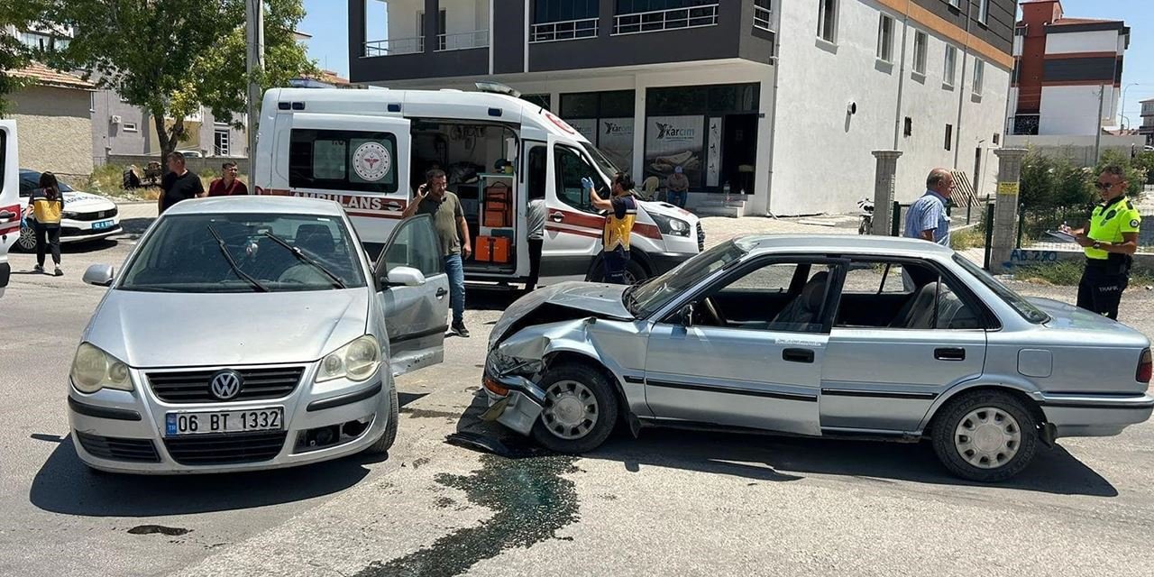 Cadde ortasında korkutan çarpışma: 6 kişi yaralandı